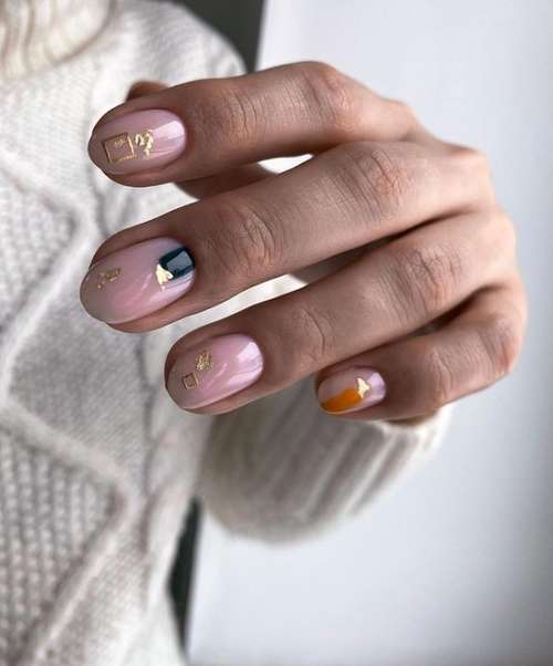 Manicure with gold 2021-2022: trendy design novelties