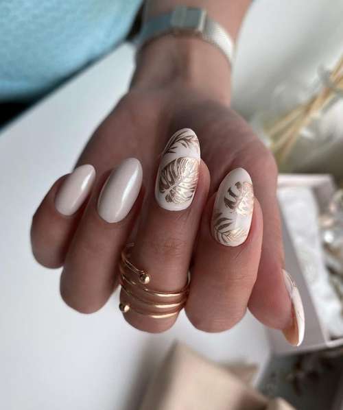 Manicure with gold 2021-2022: trendy design novelties