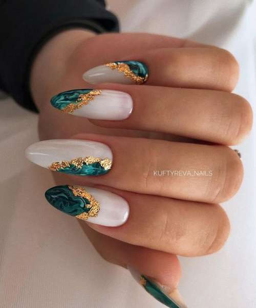 Manicure with gold 2021-2022: trendy design novelties