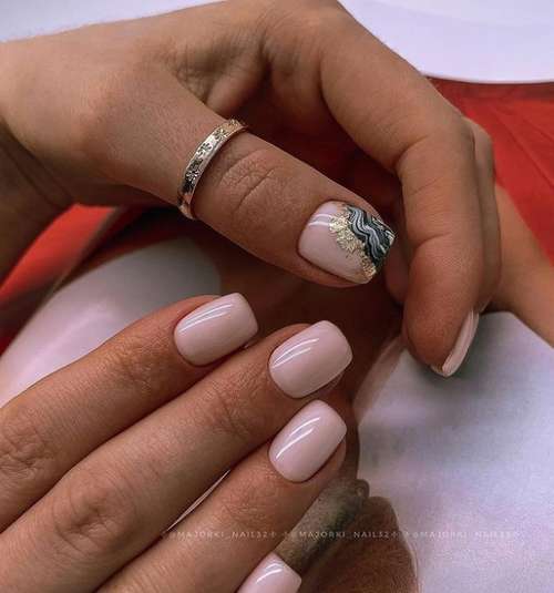 Manicure with gold 2021-2022: trendy design novelties