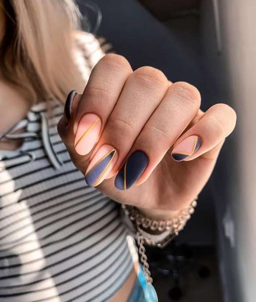 Manicure with gold stripes