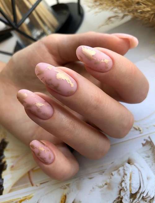 Manicure with gold 2021-2022: trendy design novelties