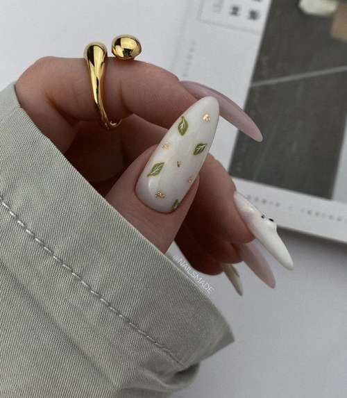 Manicure with gold 2021-2022: trendy design novelties