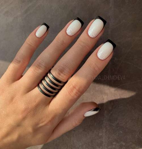 Manicure with gold 2021-2022: trendy design novelties