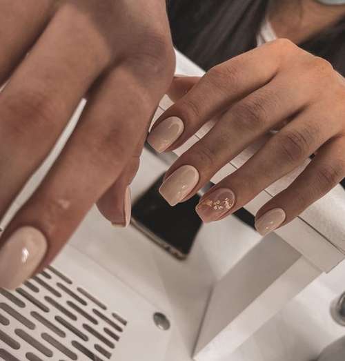 Manicure with gold 2021-2022: trendy design novelties