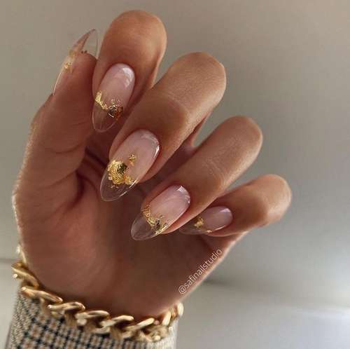 Manicure with gold 2021-2022: trendy design novelties