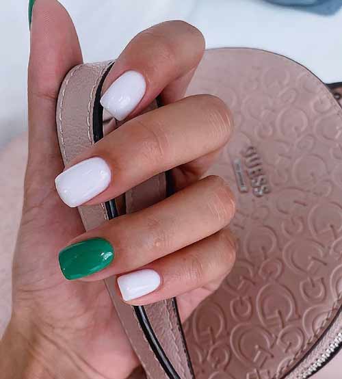 Two-tone manicure in green tones