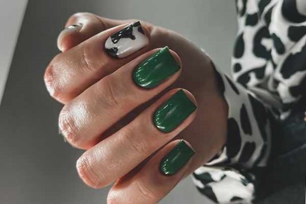 Dark green manicure