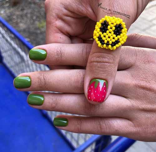 Dark green manicure with a pattern