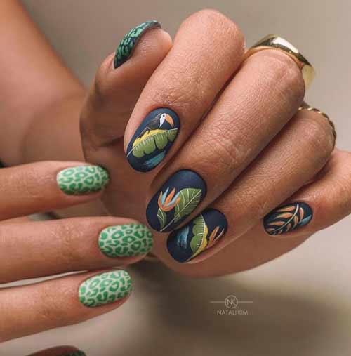 Photo novelty dark green nails