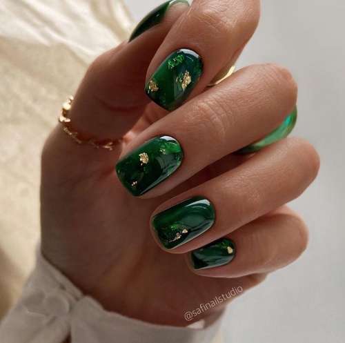 Dark green manicure 2021-2022: ideas, design, photos