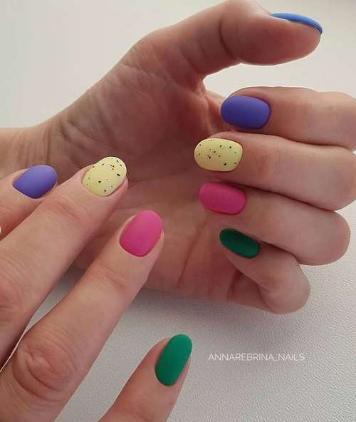 Different color manicure