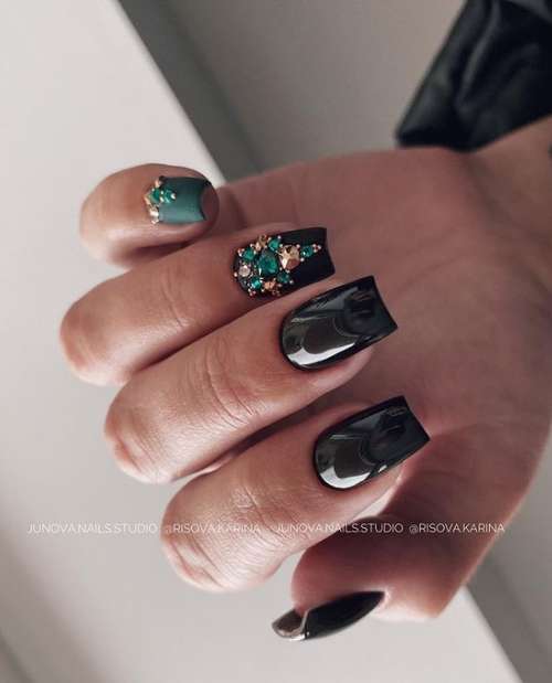 Black gold rhinestones manicure