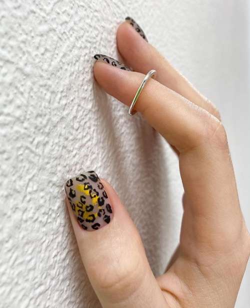 Black and gold manicure 2021-2022: new design photos