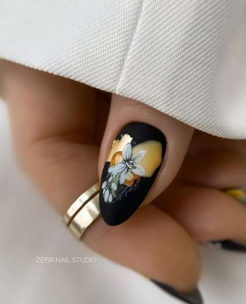 Black and gold manicure 2021-2022: new design photos