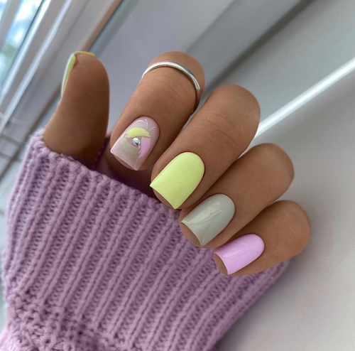 Manicure for short square nails: fashion news 2021-2022