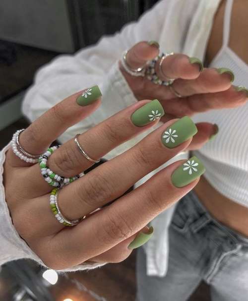 Manicure for short square nails: fashion news 2021-2022