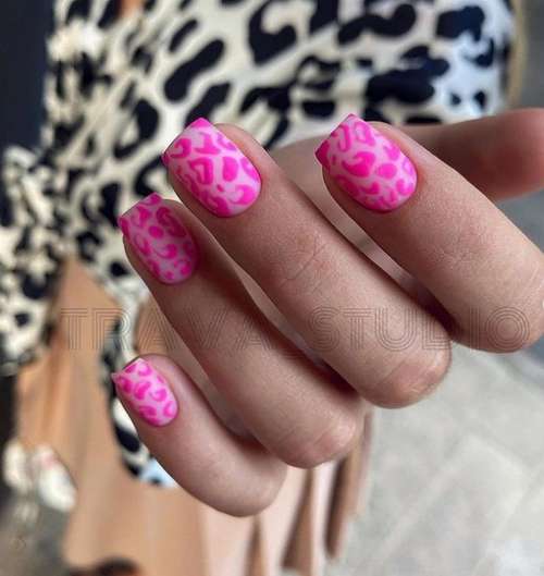 Manicure for short square nails: fashion news 2021-2022