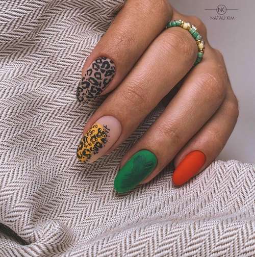 Animal print manicure