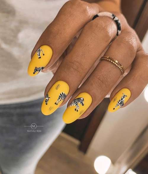 Ultra-fashionable manicure with animal print: new items 2021, photos