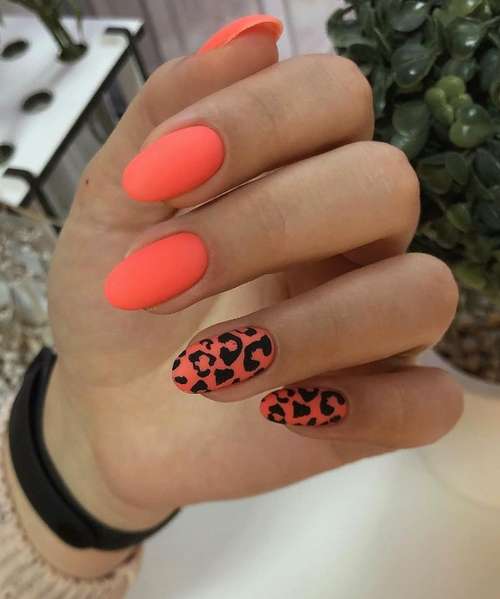 Ultra-fashionable manicure with animal print: new items 2021, photos