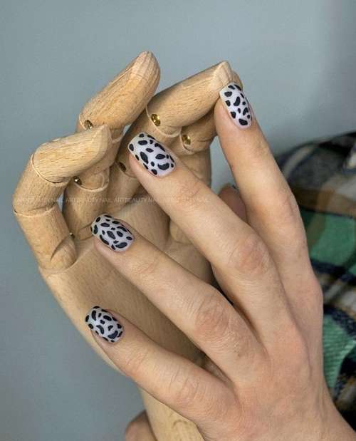 Ultra-fashionable manicure with animal print: new items 2021, photos