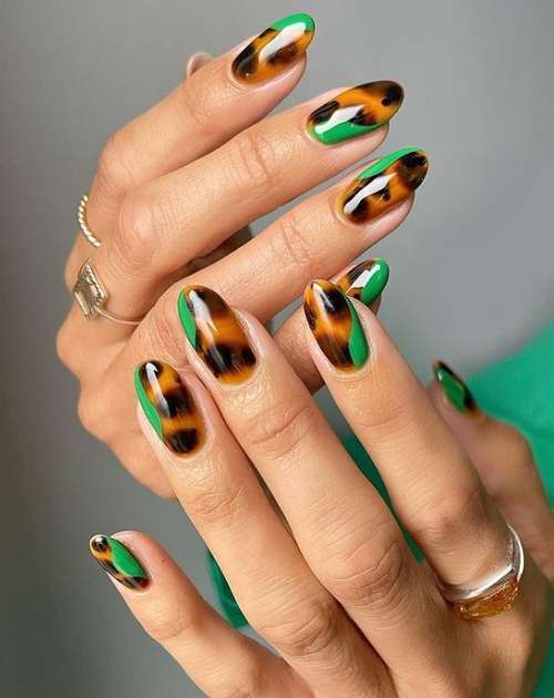 Ultra-fashionable manicure with animal print: new items 2021, photos