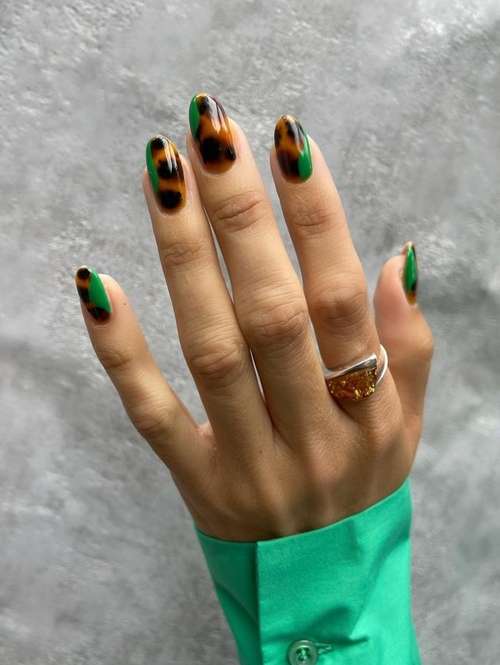 Ultra-fashionable manicure with animal print: new items 2021, photos