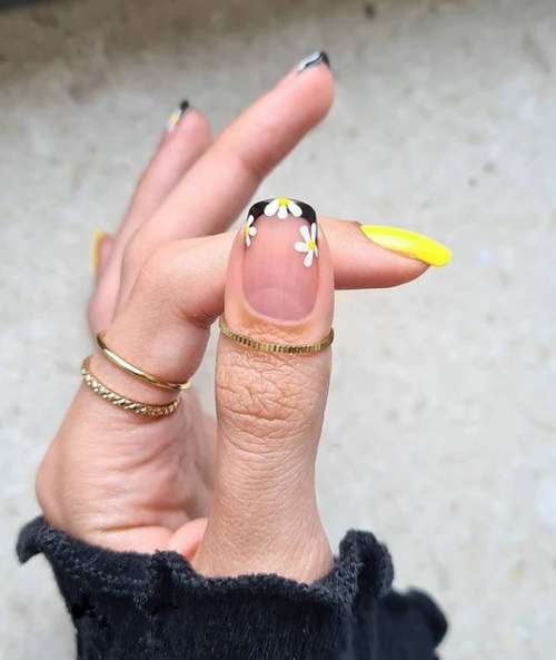 Trendy autumn jacket 2021: new nail designs, photos