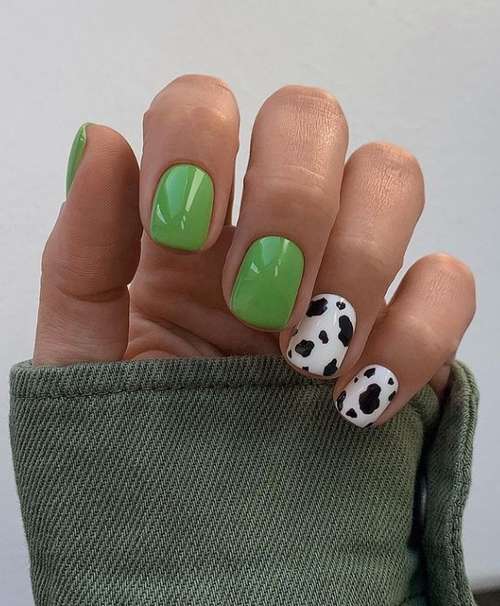 Green short manicure autumn