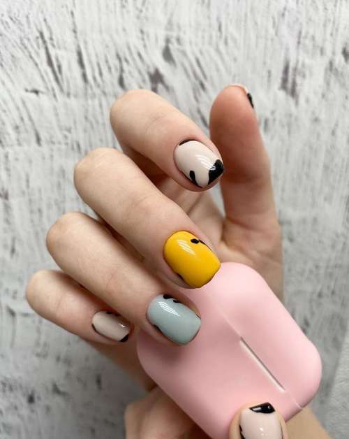 Autumn manicure 2021 for short nails: photos, design trends