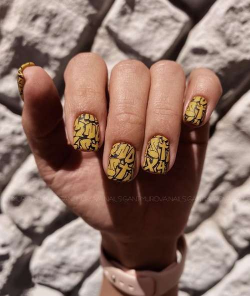 Autumn manicure 2021 for short nails: photos, design trends