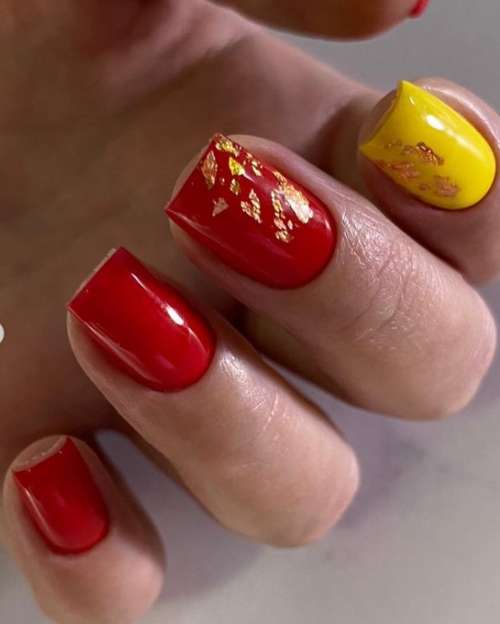 Red manicure with foil: beautiful design, photo, new items