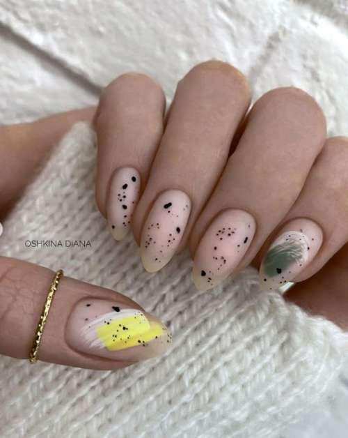 Design of strokes on nails: beautiful manicure ideas, new items