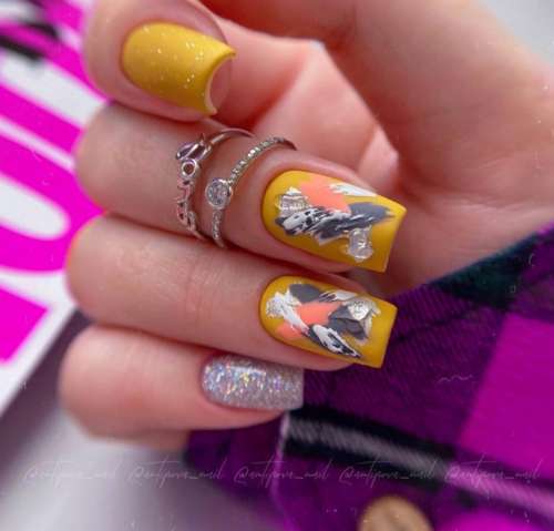 Design of strokes on nails: beautiful manicure ideas, new items