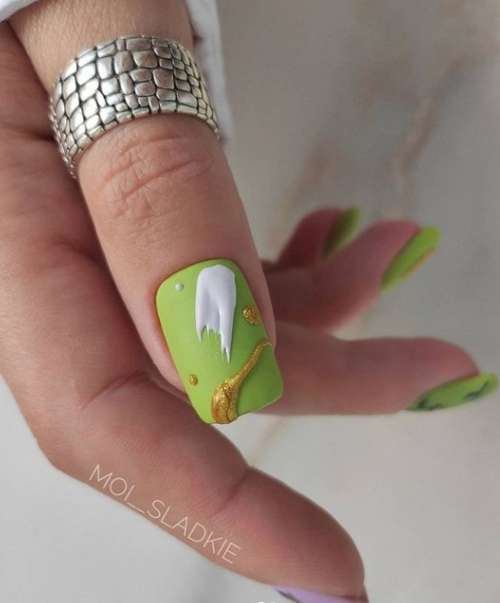 Design of strokes on nails: beautiful manicure ideas, new items