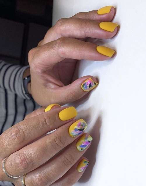 Design of strokes on nails: beautiful manicure ideas, new items