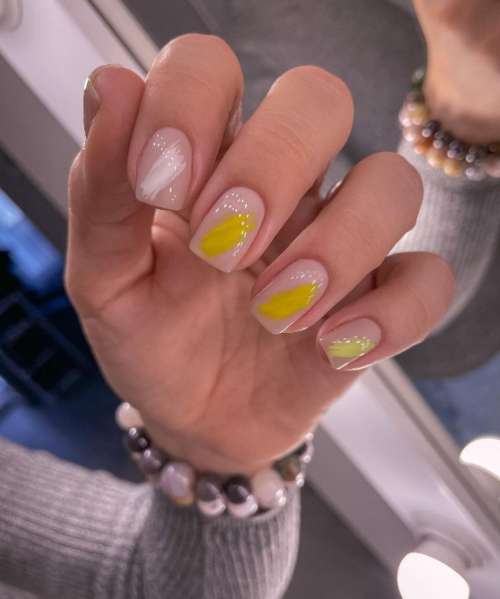 Design of strokes on nails: beautiful manicure ideas, new items