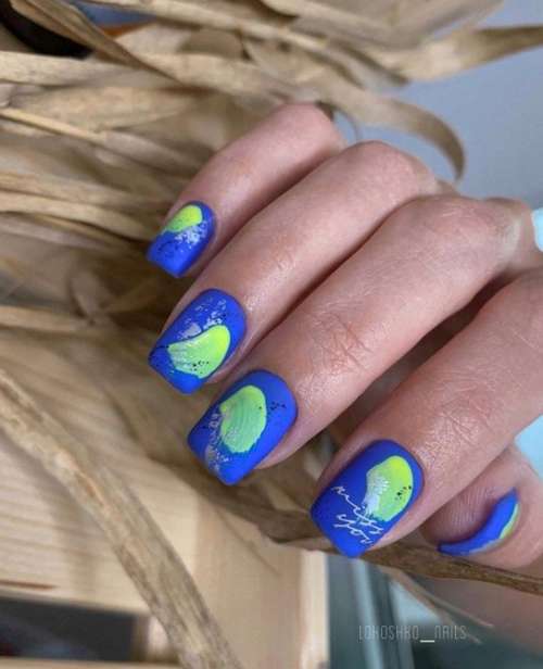 Bright blue manicure with brush strokes