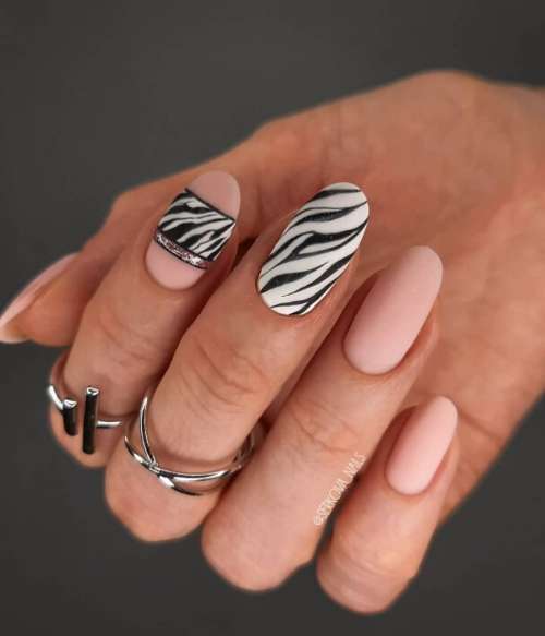 Zebra matte manicure