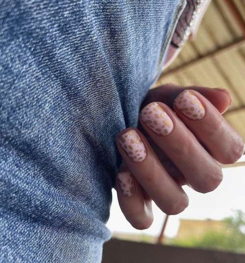 Manicure minimalism autumn