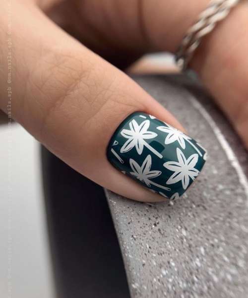 White leaves on the nails