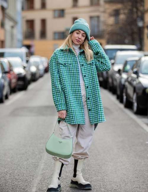 Oversized shirt 2022: trends, how to wear, women's looks