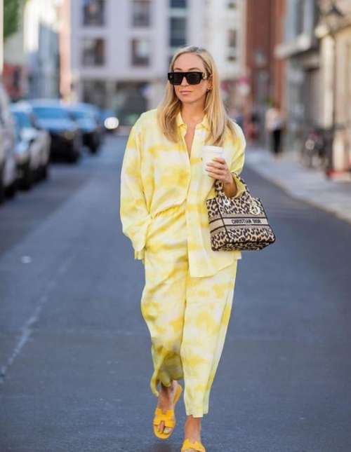 Oversized shirt 2022: trends, how to wear, women's looks