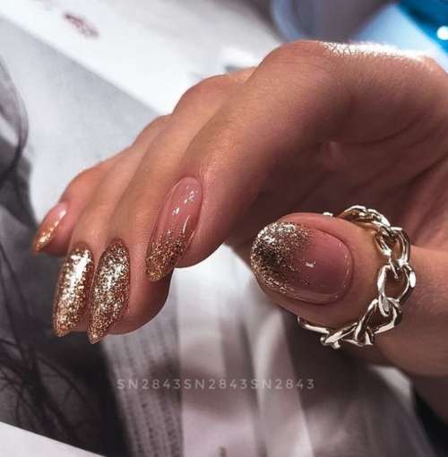 Stretching with sparkles on the tips of the nails