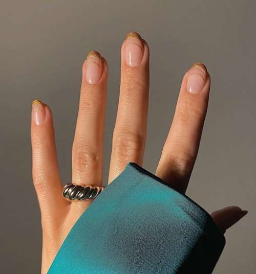 New Year's manicure 2022: elegant design, colors, ideas in the photo