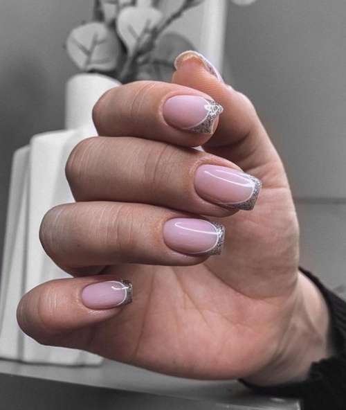 New Year's manicure 2022: elegant design, colors, ideas in the photo