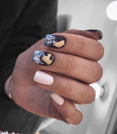 New Year's manicure 2022: elegant design, colors, ideas in the photo