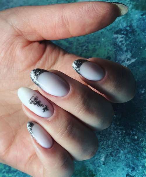 New Year's manicure 2022: elegant design, colors, ideas in the photo