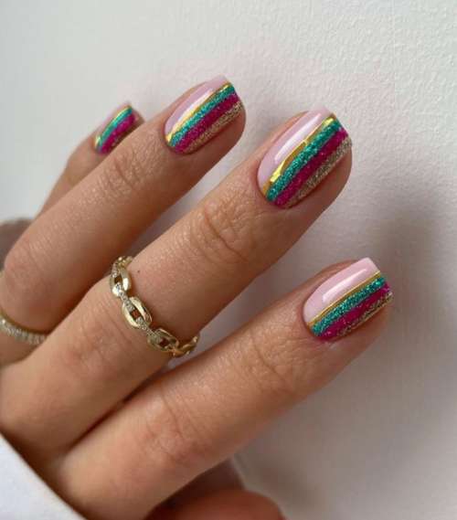 New Year's manicure 2022: elegant design, colors, ideas in the photo